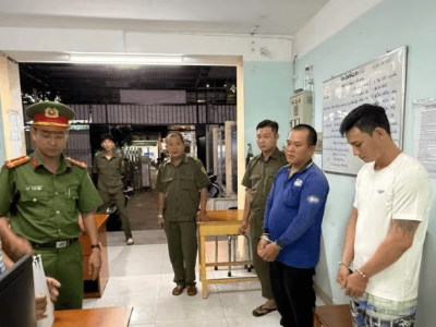 Bắt giam hai đối tượng sản xuất nước uống giả các thương hiệu nổi tiếng